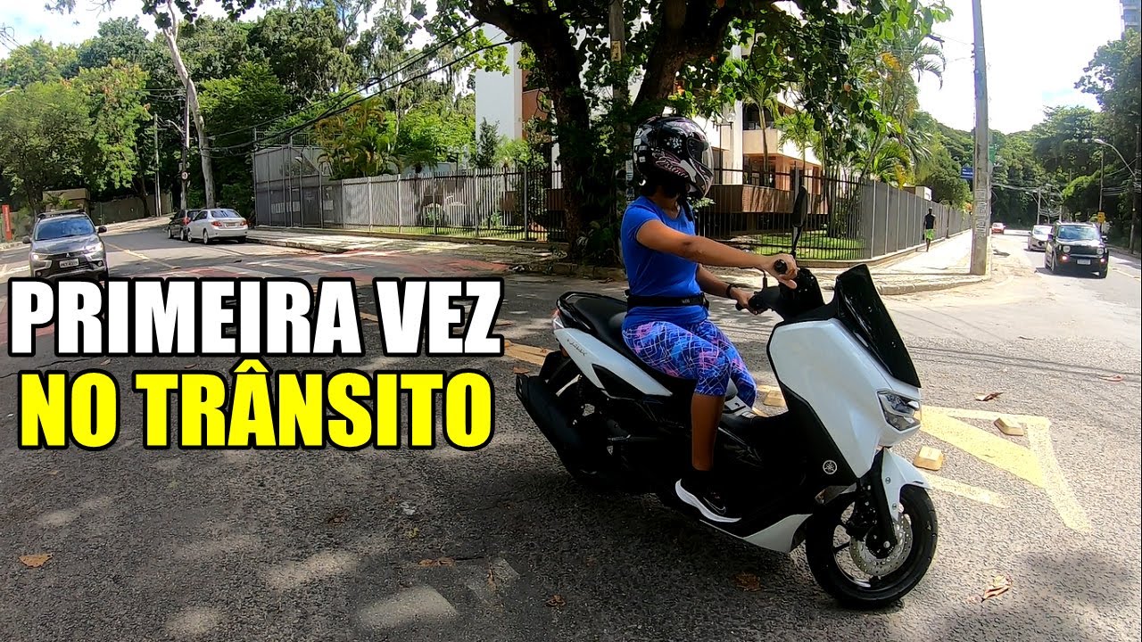 PRIMEIRA VEZ DELA NO TRÂNSITO - YouTube