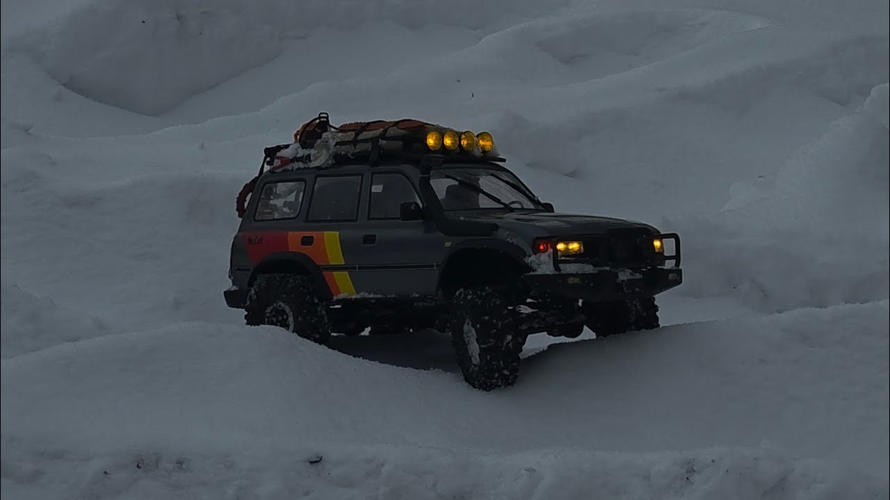 Winter trails in the LC80 toyota 1/10 scale rc