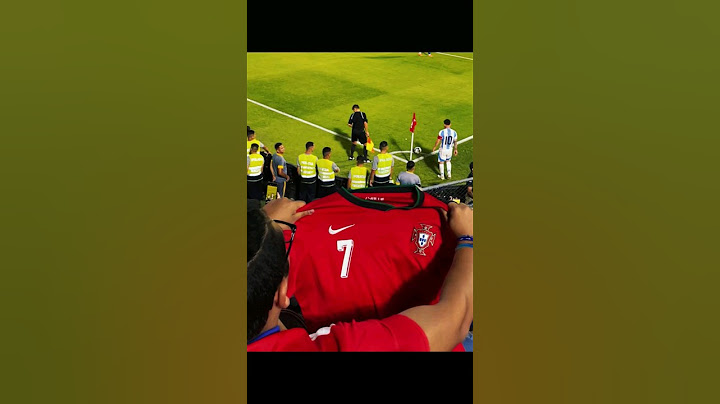 LE MUESTRAN LA CAMISETA DE RONALDO A MESSI ‼️😱 #messi #cristianoronaldo #cr7 #leomessi #ronaldo