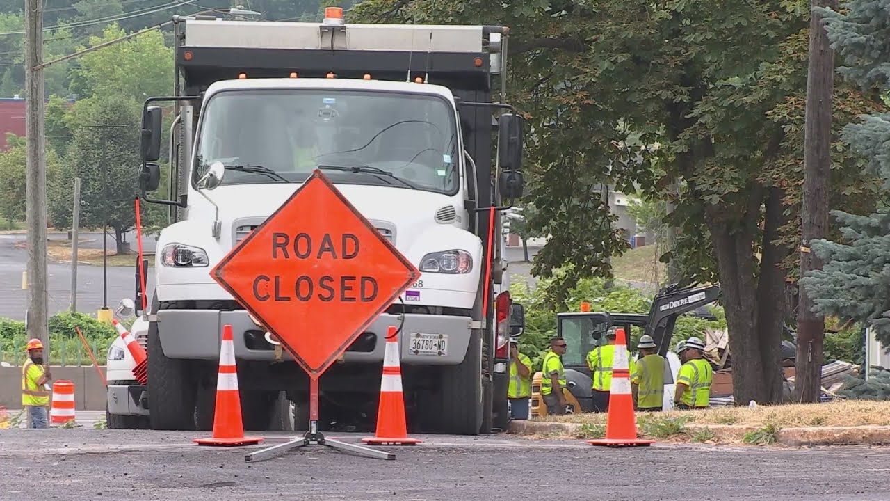 Road reopens after gas leak closes exit in Syracuse - YouTube