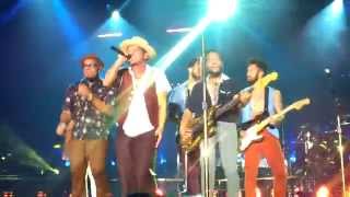 [hd] bruno mars live in hong kong - treasure + intro (30/3/2014)