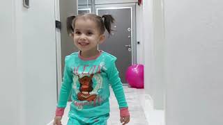 Selenay Pilates Yapıyor Dev Gibi Pilates Topu Selenayı Vurmaya Çalışıyor