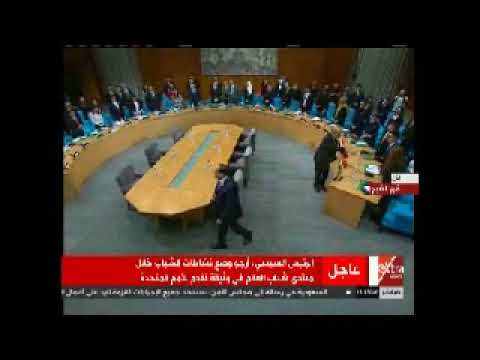 السيسي يصافح جميع الشباب المشارك بجلسة منتدى شرم الشيخ