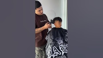 Custom “EST Barber” capes 🔥