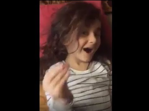 პატალა ცაკალელი გოგონა ემოციურად მღერის — იაგუნდი დალალიო