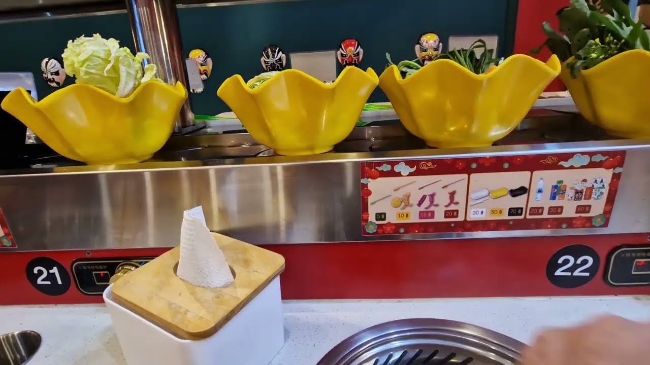 Снова поменяли отель - японское кафе и туалеты в Терминал 21