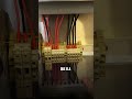 Qual é a principal característica das fontes industriais?