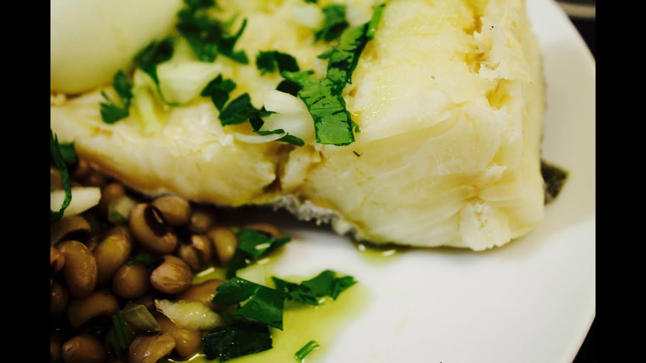 BACALHAU COZIDO COM FEIJÃO FRADE (COD COOKED WITH COWPEA)