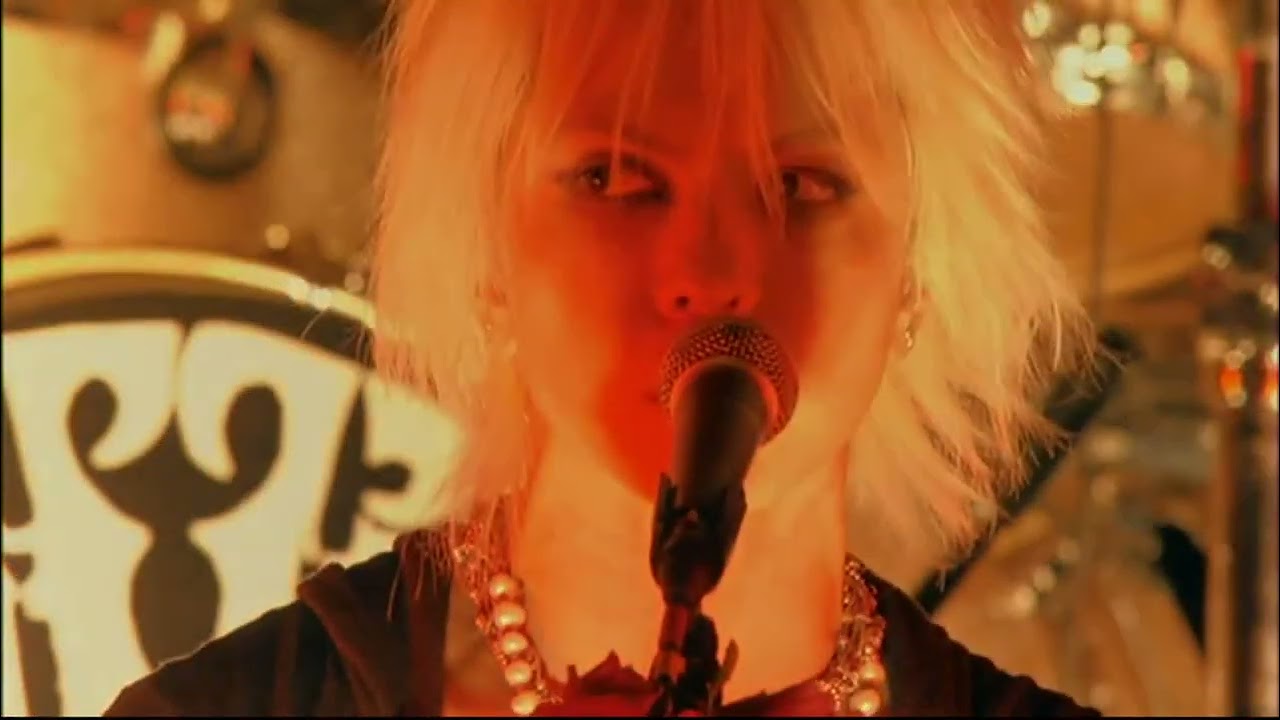 VAMPS - TROUBLE (LIVE 2010 CHILE) - YouTube