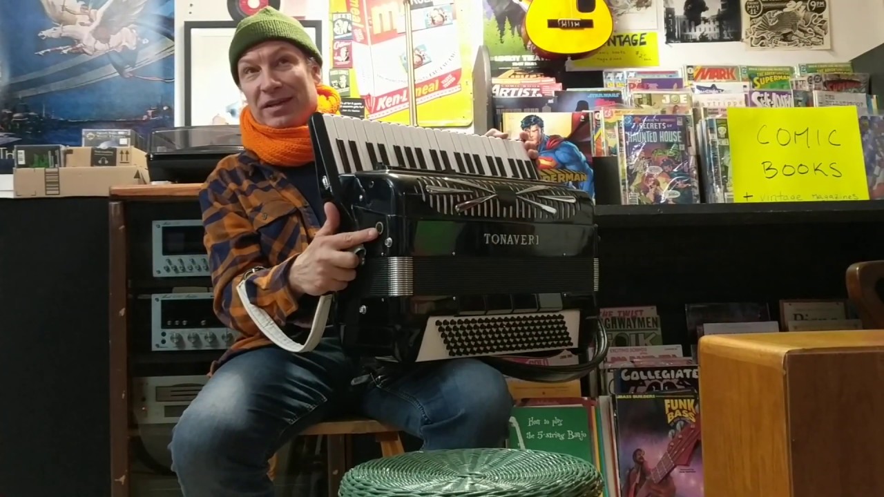 La Vie En Rose - Courtney Von Drehle - Tonaveri Accordion - Mallternative - Astoria, Oregon