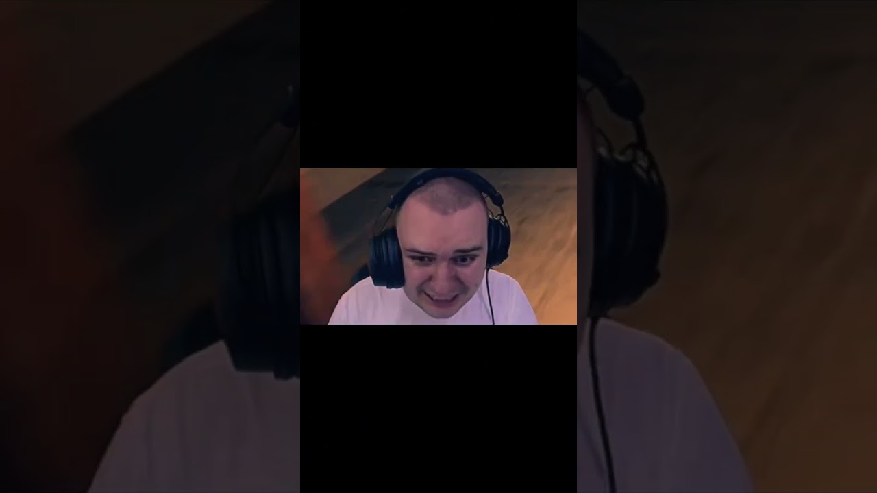 МЕДАЛИСТ ДИКО ИСПУГАЛСЯ АНИМЕ ПЕРСОНАЖА! 😆😆😆 