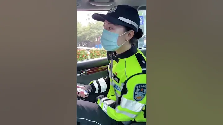 👮‍♀️🍀 中国🇨🇳女交警执勤实录。时间：2月18日 - 天天要闻