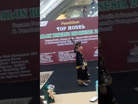 @BintangQueen Show; Bintang (baju Bali) dan Queen (baju kalimantan)