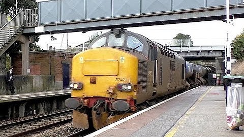 37423 and 37402 with the RHTT at Retford low level