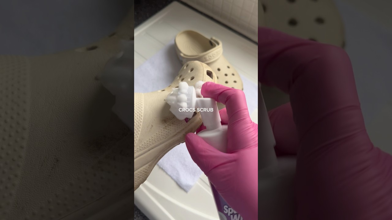 Crocs scrub 🤍🫧 