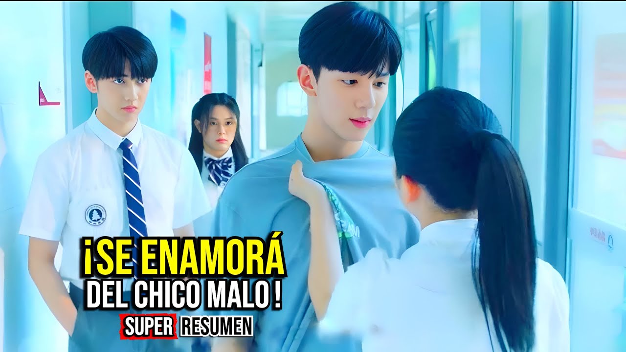 🔥SE BURLABAN DE ELLA POR SER NERD PERO ENAMORA A UN CHICO MALO Y LA PROTEGE | Super Resumen