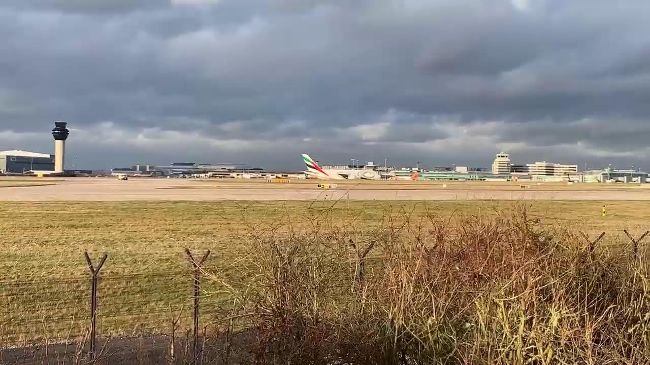 Manchester airport live 🔴 - YouTube