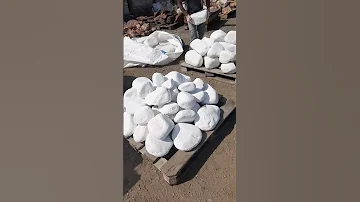 Огромная галька из белоснежного мрамора