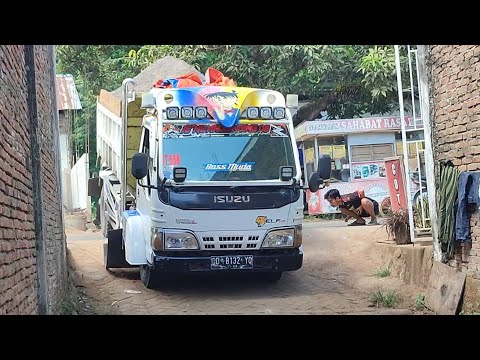 Dump Truk//Mobil Truk ISUZU ELF JOMPLANG Muatan Pasir Super Full Menggunung di Depan Rumah Saya