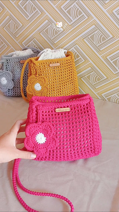 Tas Rajut dengan Adjustable strap 🎀🥰 #crochet #crochetbag #crochetpatterns #tasrajut #handmade