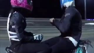 Мотоциклист сделал предложение своей девушке на Ворошиловском мосте 12.5.2019 Ростов-на-Дону Главный Мотоциклист сделал предложение своей девушке на Ворошиловском мосте 12.5.2019 Ростов-на-Дону Главный