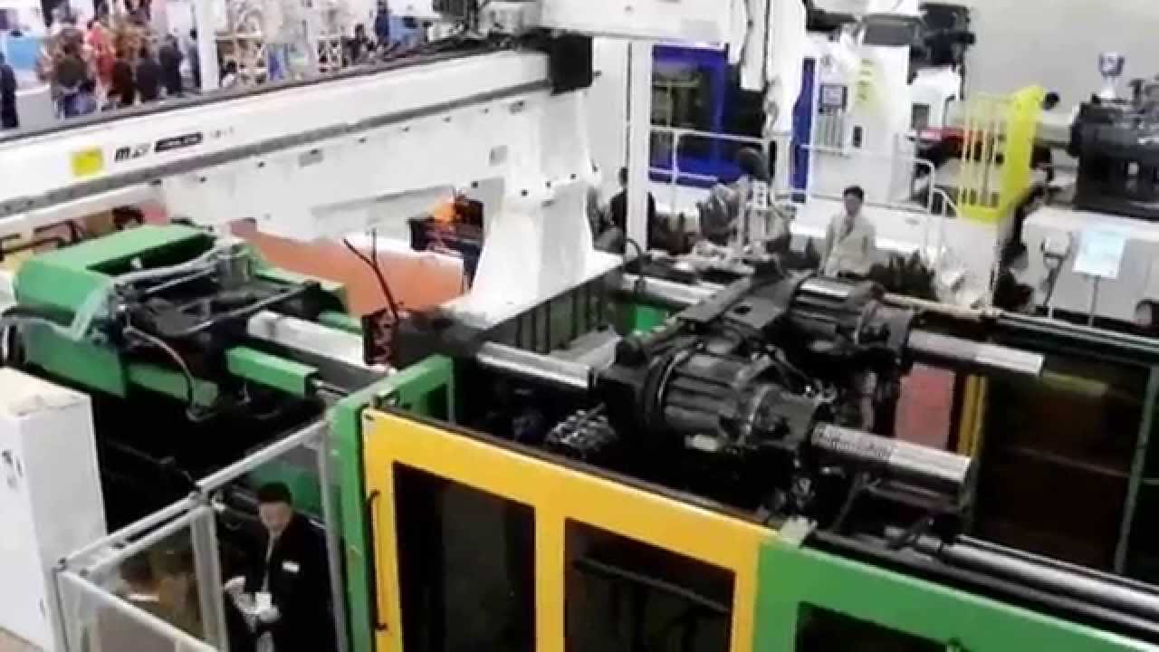 BORCHE BU 1200Ton İki Plakalı Plastik Enjeksiyon Makinesi