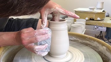 300. Throwing a Sake Bottle with Hsin-Chuen Lin 林新春 清酒瓶拉坯示範