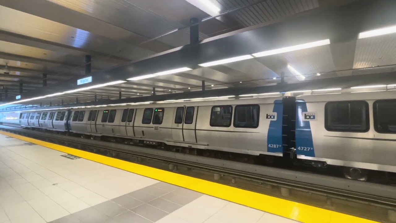 6 car train Berryessa Green line at Milpitas Bart station 