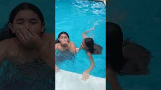 Diversão Na Piscina Do Clube