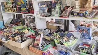 Brimfield Flea Market Walkthrough: Ultimate Vintage & Antique Shopping