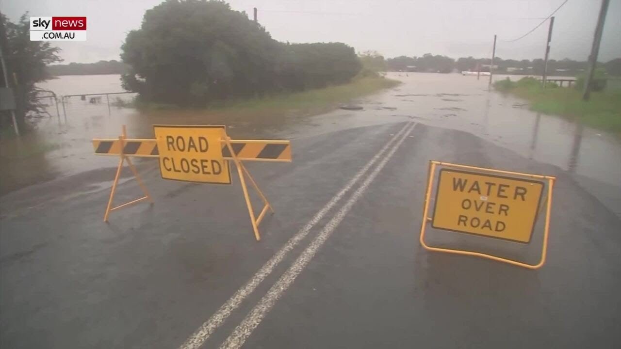 ADF steps in as WA flooding gets worse - YouTube
