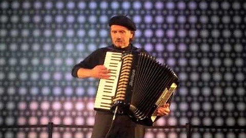 Friday Nights at the de Young: Accordionist Richar...