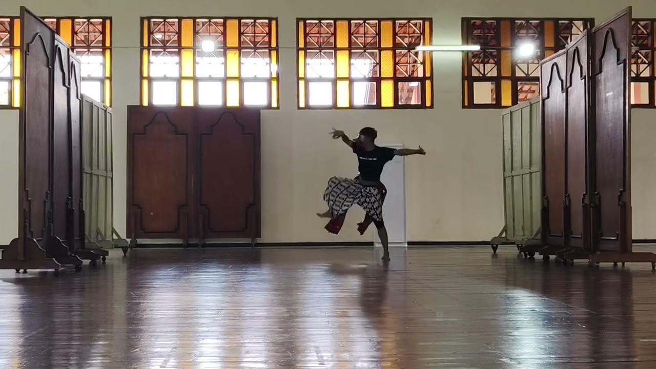 TARI KLONO TOPENG // Ujian Akhir Semester II // Putra Gagah Kiprahan