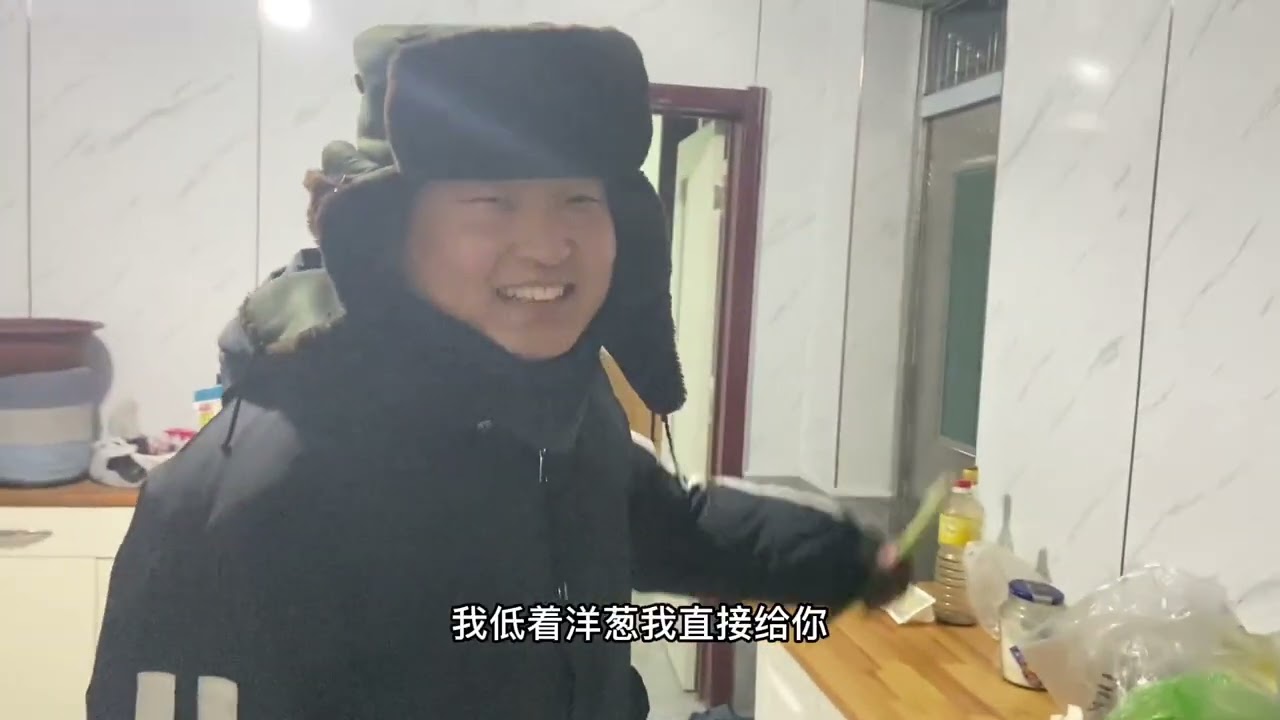 傍晚黑朝鲜族朋友拎着饮料来看姥姥，给朋友整治五盘菜#农村生活 #农村美食 #农村 #返乡创业青年 #记录真实生活