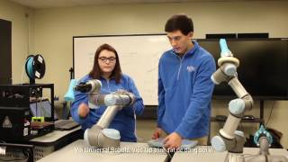 Lớp học Universal Robots tại Trung tâm hướng nghiệp RAMTEC ở Mỹ
