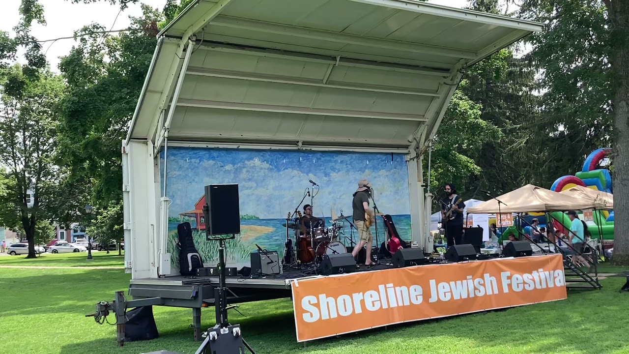 Guarda LAZER LLOYD - "BLESSED MAN" LIVE AT THE SHORELINE JEWISH FESTIVAL ON AUGUST 1st 2021 su YouTube Guarda LAZER LLOYD - "BLESSED MAN" LIVE AT THE SHORELINE JEWISH FESTIVAL ON AUGUST 1st 2021 su YouTube