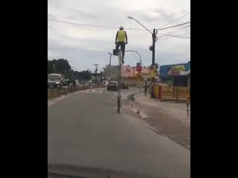 amazing people, awesome people, cycle stunt, highway stunt