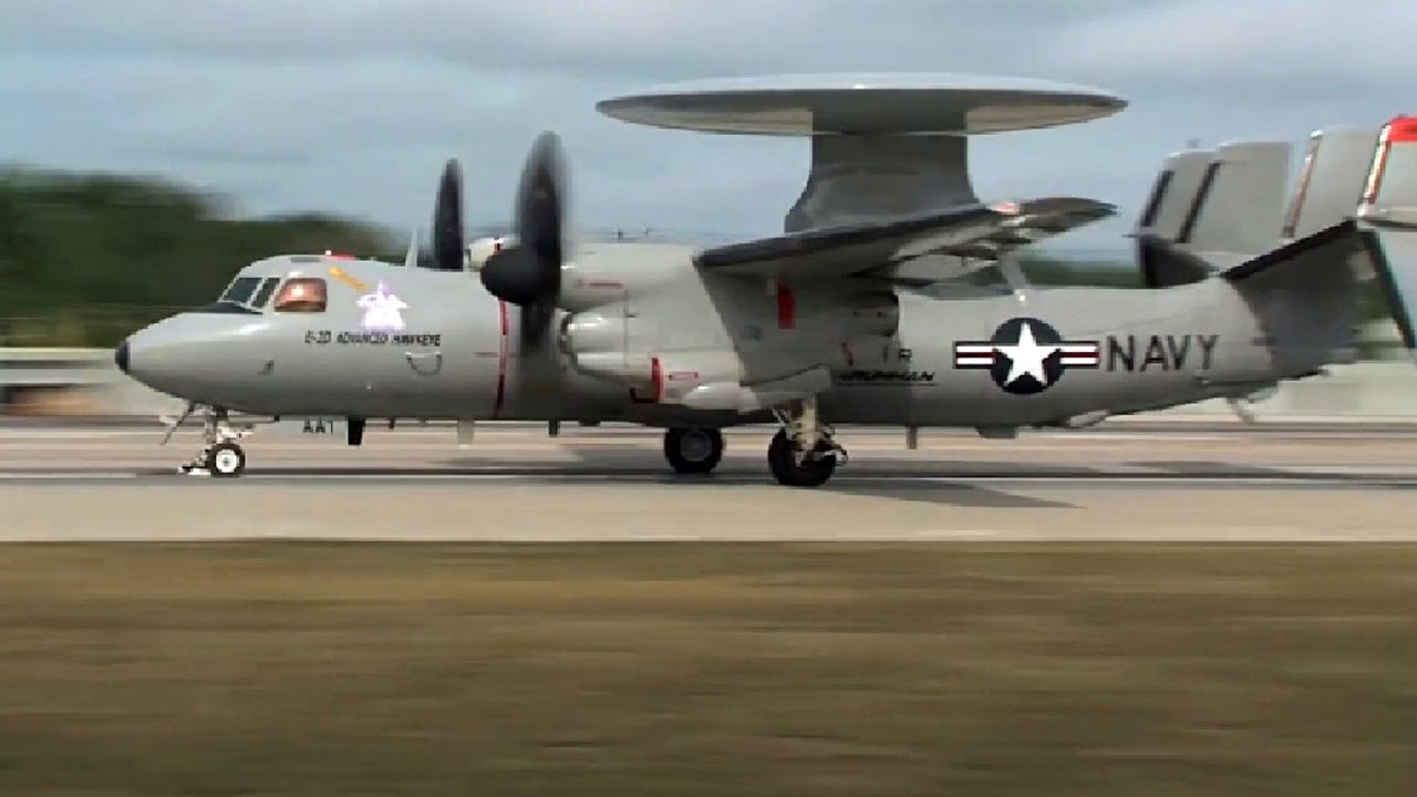 電磁式カタパルトから射出されるE-2D先進型ホークアイ(早期警戒機) [HD