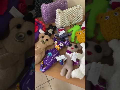 Весенняя выставка: сумки, броши,эскизы, подушки руками учениц 5 - 9х классов 2025 год