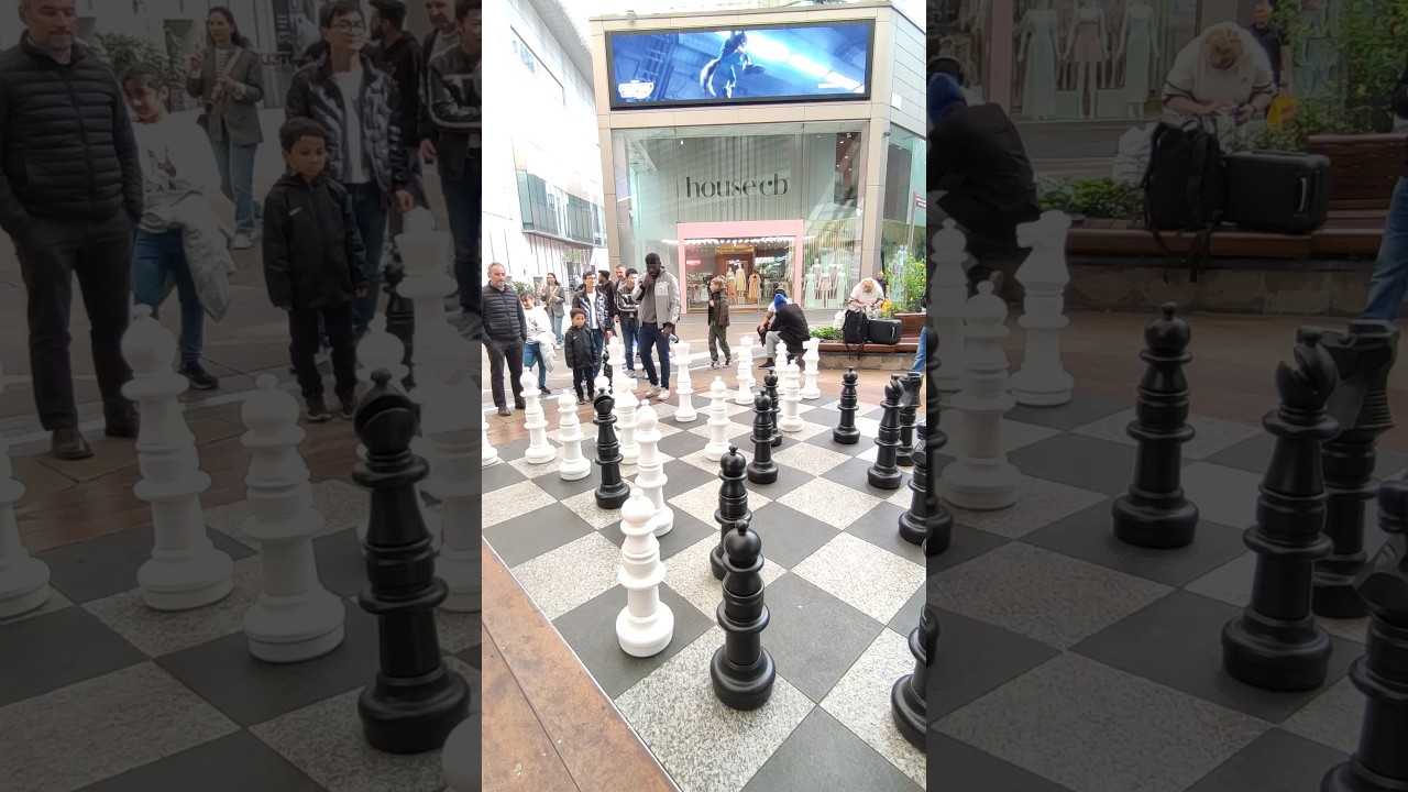 How People Playing Physical chess in London 😲😮 