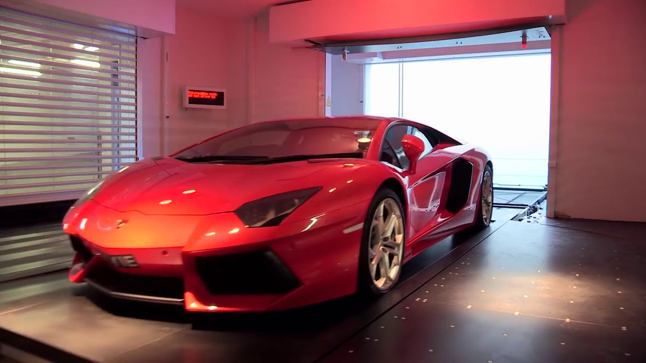 Включи видео гараж. Машина в гараже. Гараж амазон. Автомобильные гаражи в играх. Игровой гараж.