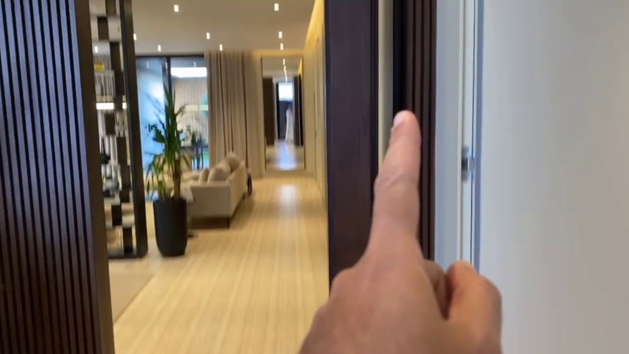 تفصيل الباب المعلق في مشروع فلل جرافيو المحمدية