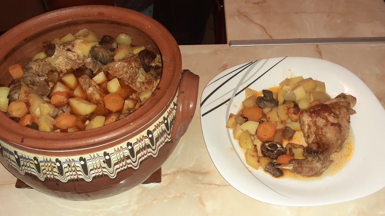Нежное и очень сочное мясо кролика в глиняном горшочке.
