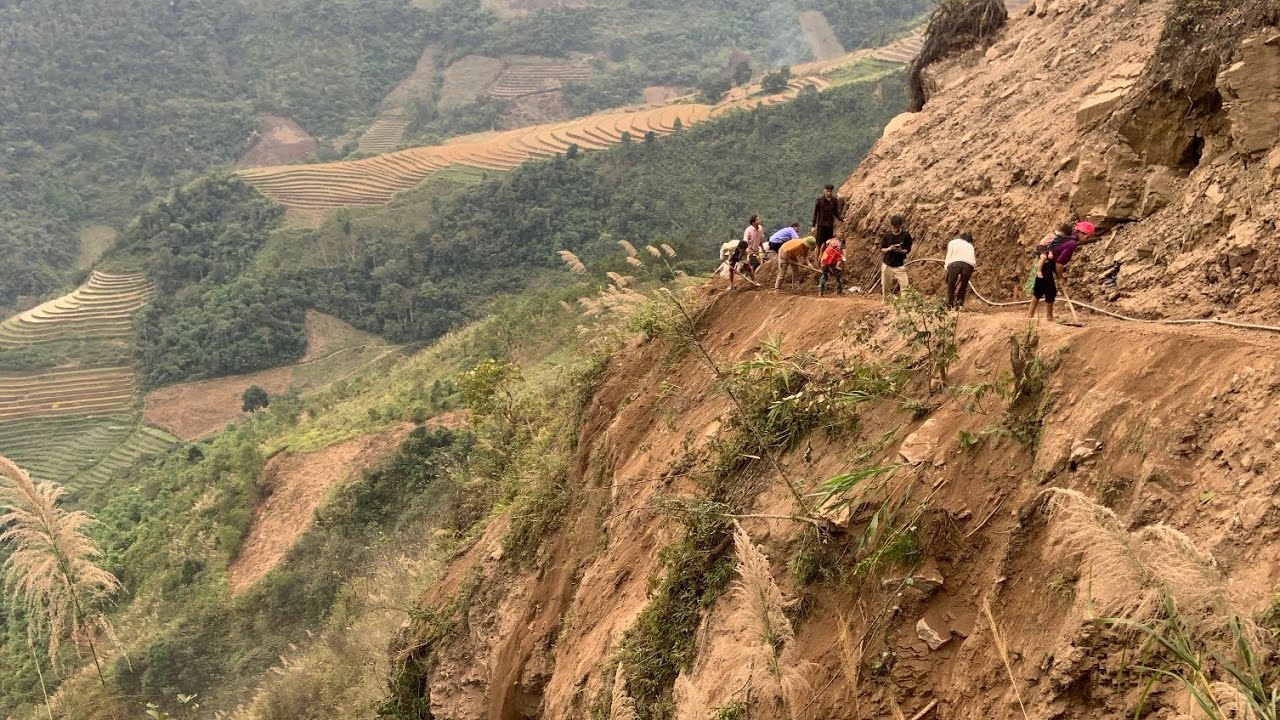The most dangerous road connects two Hmong villages* kim hoa 197*
