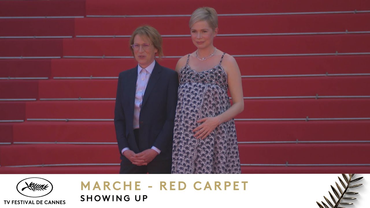 SHOWING UP - RED CARPET - EV - CANNES 2022