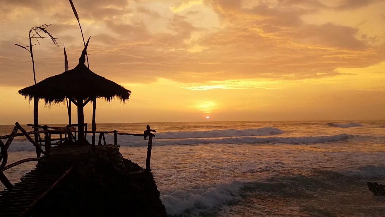 Keindahan Sunset Di Pantai Watu Lawang Gunung Kidul Yogyakarta