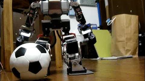 二足歩行ロボット　拓歩（たくゆ）　シュートモーション