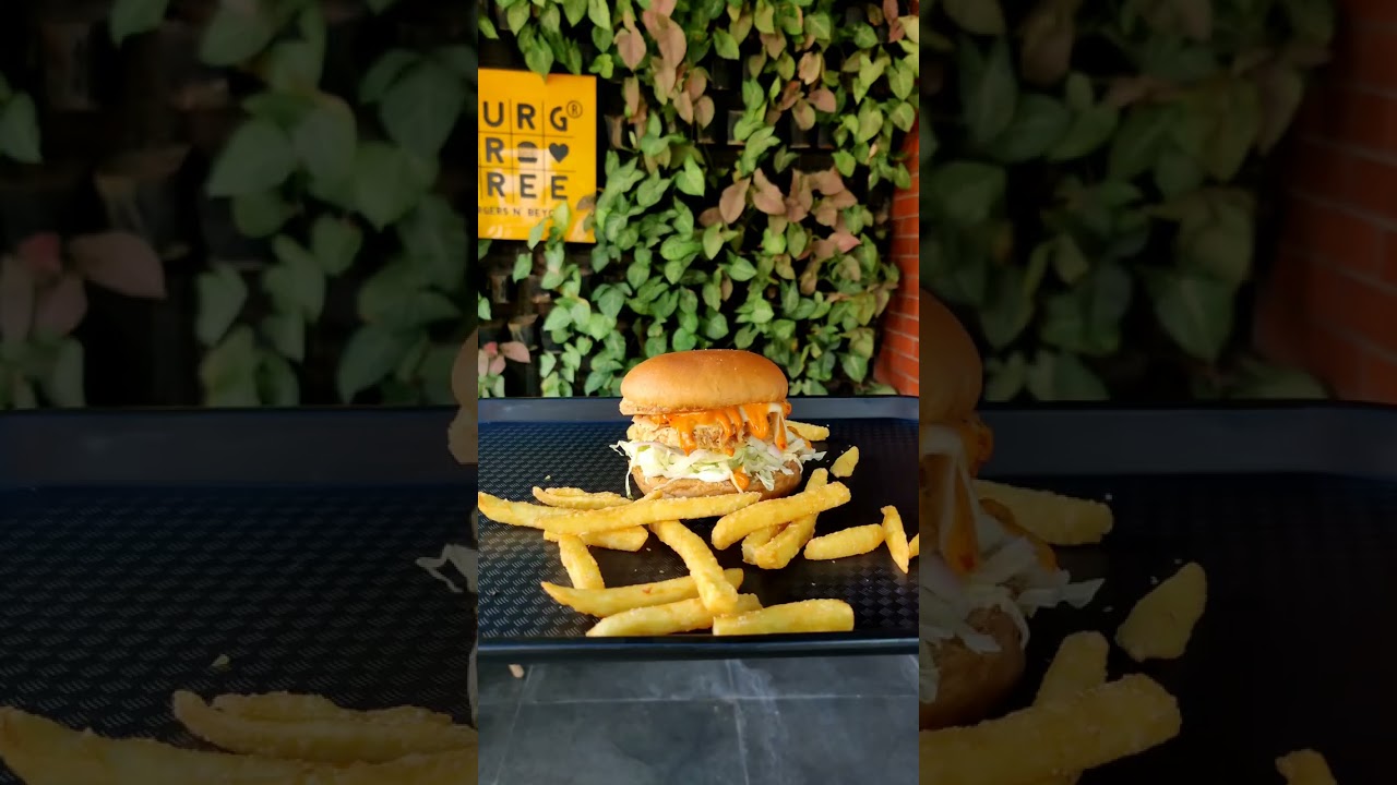 Experience the crunch, feel the heat – indulge in our Zinger Burger delight! 🌟🍔