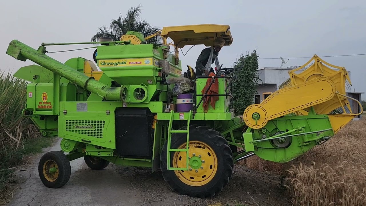 हार्वेस्टर आलं मळ्यात | गहू काढायला मशीन आलं |