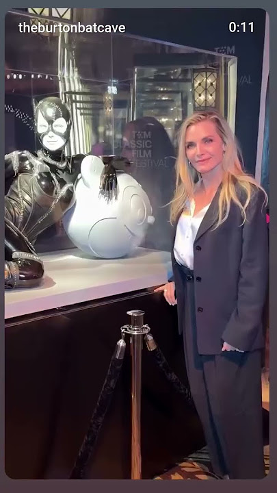 Michelle Pfeiffer Sees Catwoman Costume For The First Time #shorts